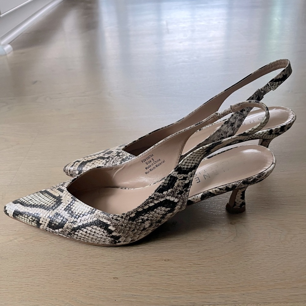 Snake print sling back neutral colors size 9